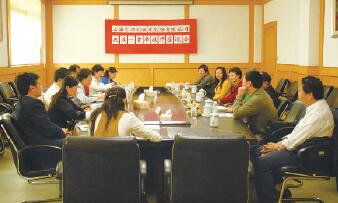 党委书记、总经理朱域弢在人才伍建设推进会上强调努力实现企业发展与员工发展高度统一——上自仪召开人才队伍建设推进大会 党委书记、总经理朱域弢在人才伍建设推进会上强调努力实现企业发展与员工发展高度统一——上自仪召开人才队伍建设推进大会